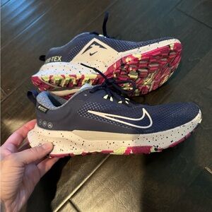 Nike Women’s Shoes Sz 8